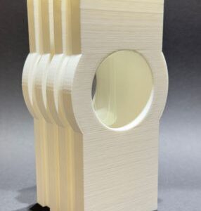 Deva02 Seitenansicht 3d Druck Design Vase 15cm hoch mit Loch, Wasserdichter Glaseinsatz 13cm hoch 3 cm im Durchmesser